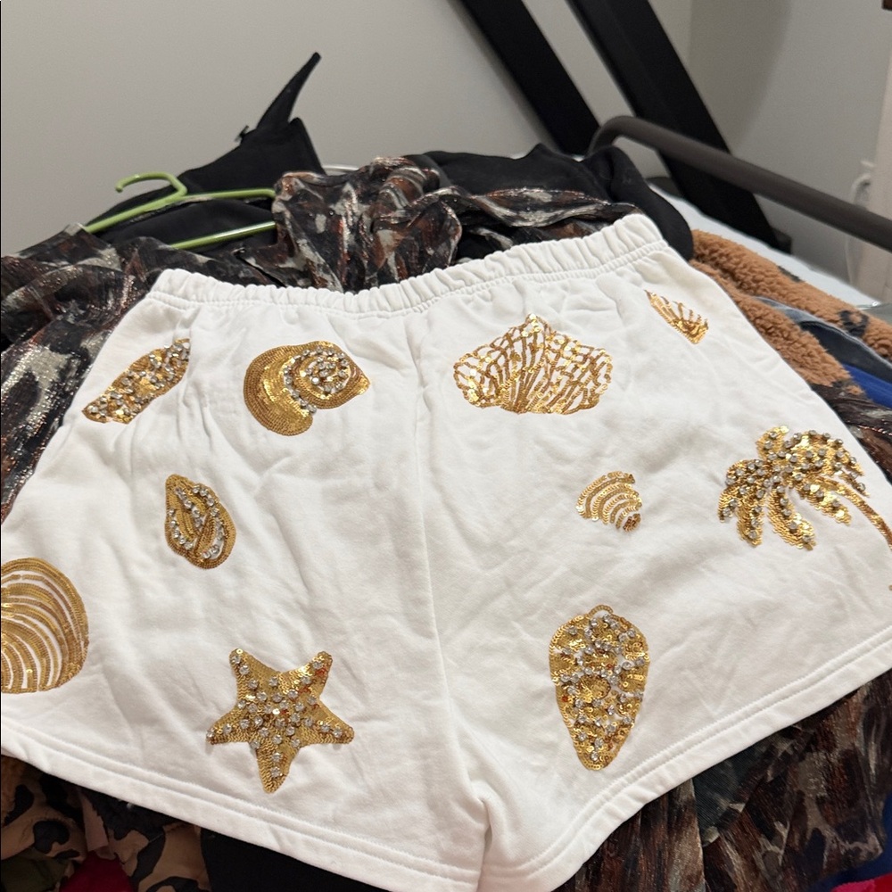 QUEEN OF SPARKLES White High-Waist Sequin Shell Shorts Set - Picture 6 of 6